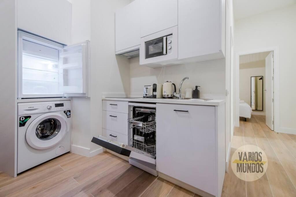 Cozy Y Centrico Apt Para 6Pax En Plaza Del Carmen E2 Madrid Exterior photo